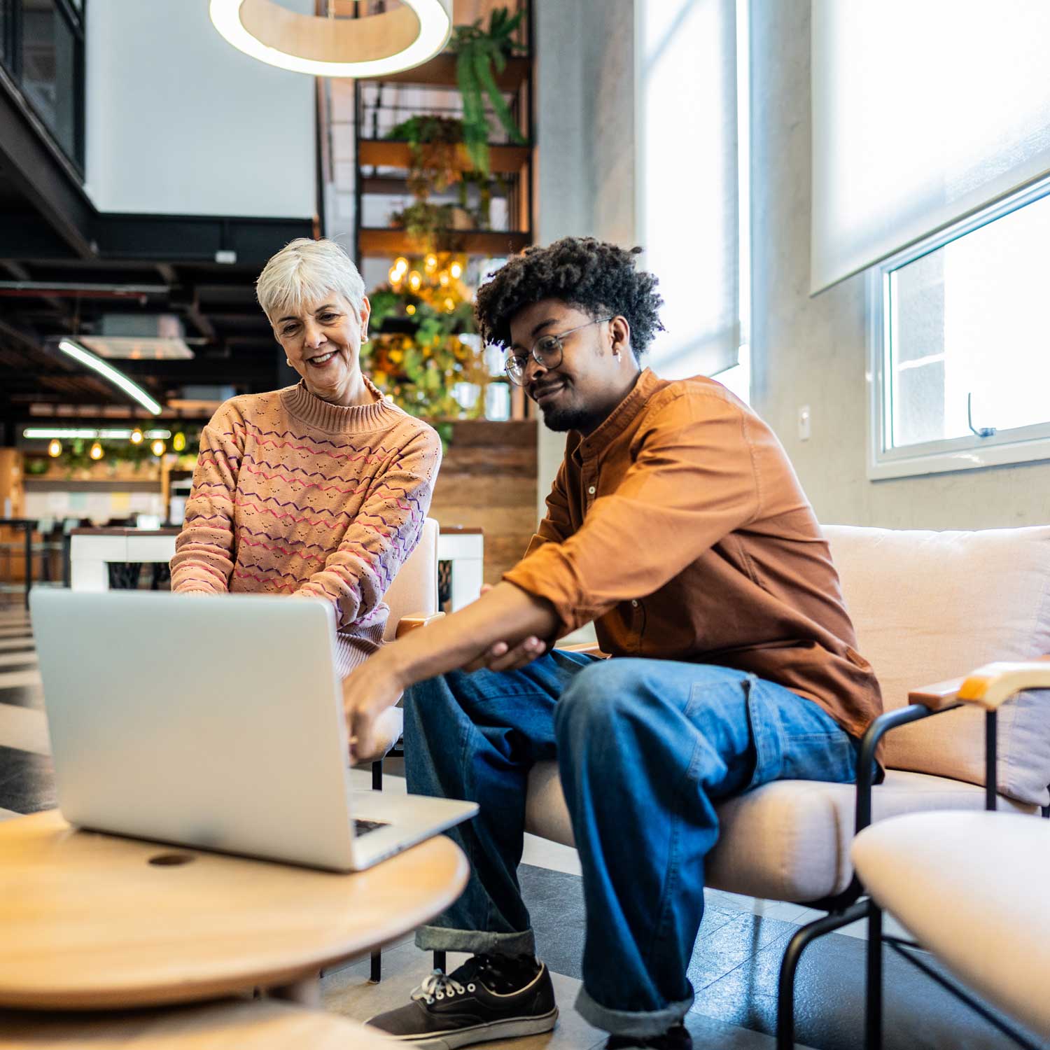 Microsoft Copilot Chat: How It Works, Where to Use It & What’s New
